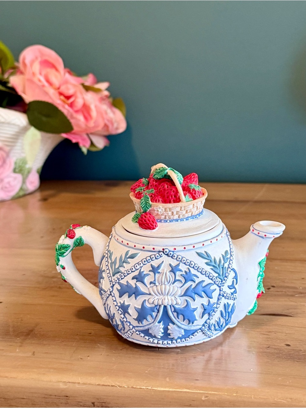 Vintage Keller Charles Strawberry Teapot Blue White Chinoiserie